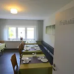 Ernst Cluesserath Weingut & Weinhotelchen Trittenheim