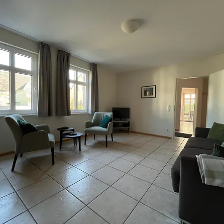 Guest house Ernst Cluesserath Weingut & Weinhotelchen Trittenheim