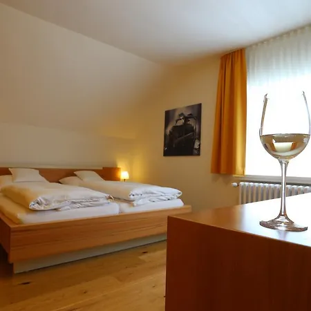 Ernst Cluesserath Weingut & Weinhotelchen Konukevi Trittenheim