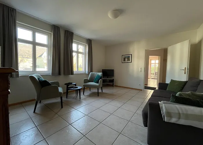 Guest house Ernst Cluesserath Weingut & Weinhotelchen Trittenheim